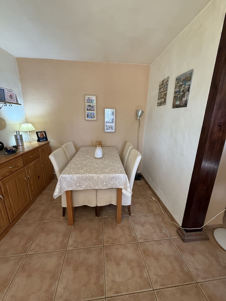 4 bedroom Townhouse for sale in Villanueva de Algaidas with pool garage - € 142,000 (Ref: 9674821)