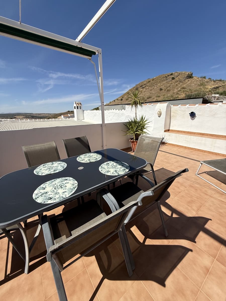 4 bedroom Townhouse for sale in Villanueva de Algaidas with pool garage - € 142,000 (Ref: 9674821)