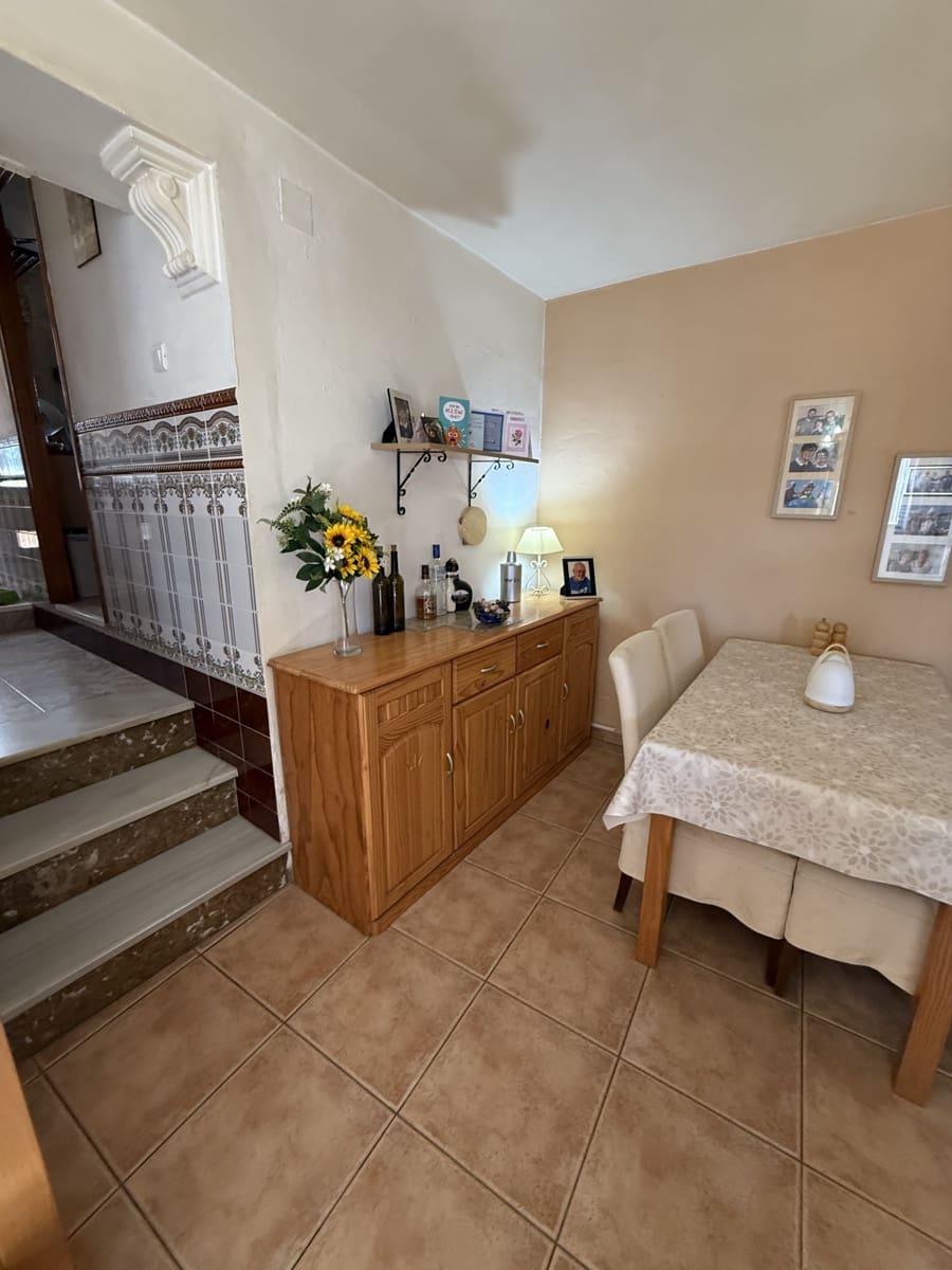 4 bedroom Townhouse for sale in Villanueva de Algaidas with pool garage - € 142,000 (Ref: 9674821)