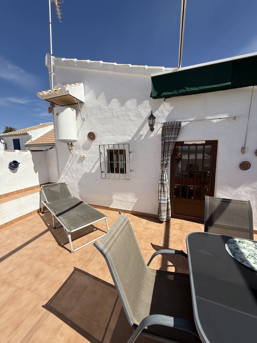 4 bedroom Townhouse for sale in Villanueva de Algaidas with pool garage - € 142,000 (Ref: 9674821)