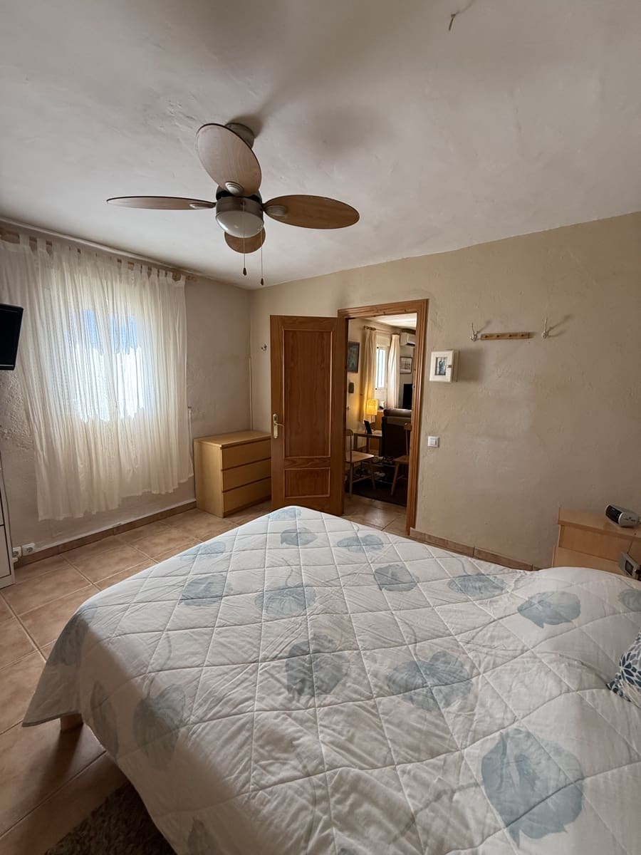 4 bedroom Townhouse for sale in Villanueva de Algaidas with pool garage - € 142,000 (Ref: 9674821)