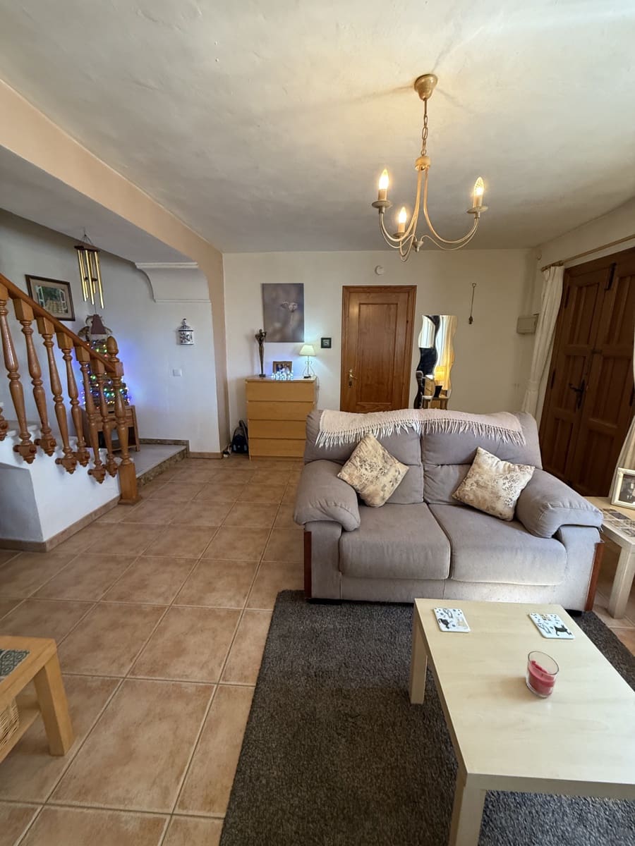 4 bedroom Townhouse for sale in Villanueva de Algaidas with pool garage - € 142,000 (Ref: 9674821)