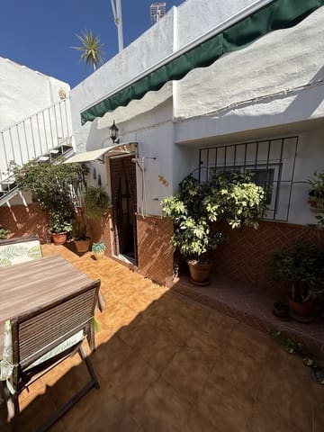 4 bedroom Townhouse for sale in Villanueva de Algaidas with pool garage - € 142,000 (Ref: 9674821)