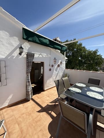 4 bedroom Townhouse for sale in Villanueva de Algaidas with pool garage - € 142,000 (Ref: 9674821)