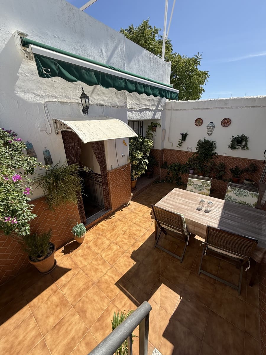 4 bedroom Townhouse for sale in Villanueva de Algaidas with pool garage - € 142,000 (Ref: 9674821)