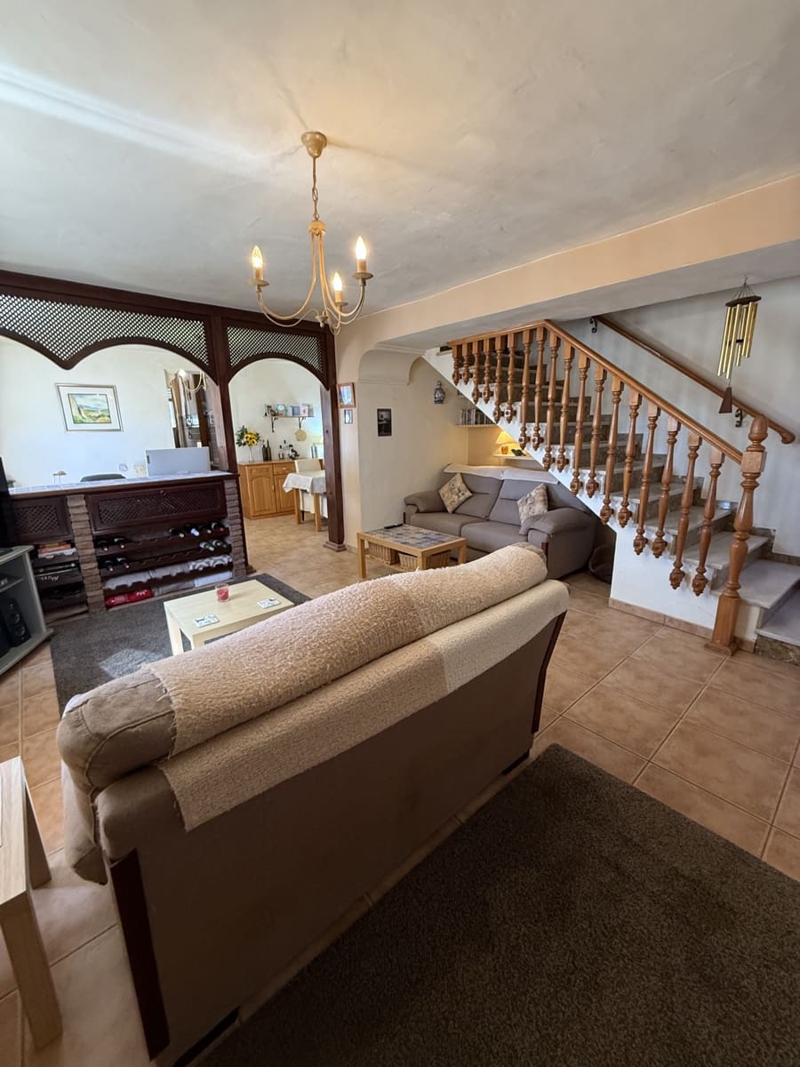 4 bedroom Townhouse for sale in Villanueva de Algaidas with pool garage - € 142,000 (Ref: 9674821)