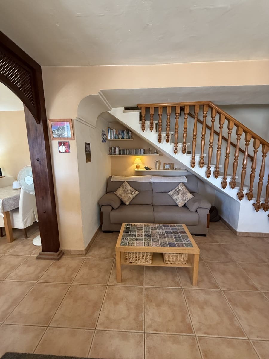 4 bedroom Townhouse for sale in Villanueva de Algaidas with pool garage - € 142,000 (Ref: 9674821)