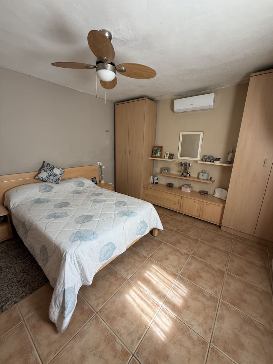 4 bedroom Townhouse for sale in Villanueva de Algaidas with pool garage - € 142,000 (Ref: 9674821)