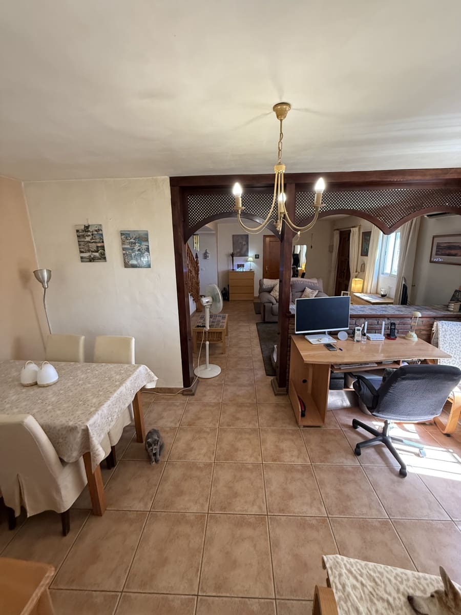 4 bedroom Townhouse for sale in Villanueva de Algaidas with pool garage - € 142,000 (Ref: 9674821)