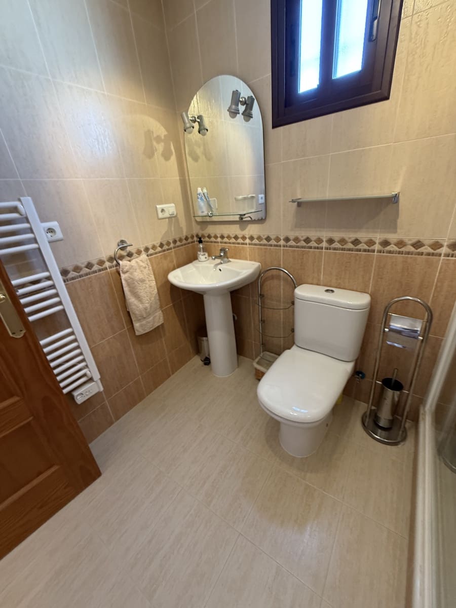 4 bedroom Townhouse for sale in Villanueva de Algaidas with pool garage - € 142,000 (Ref: 9674821)