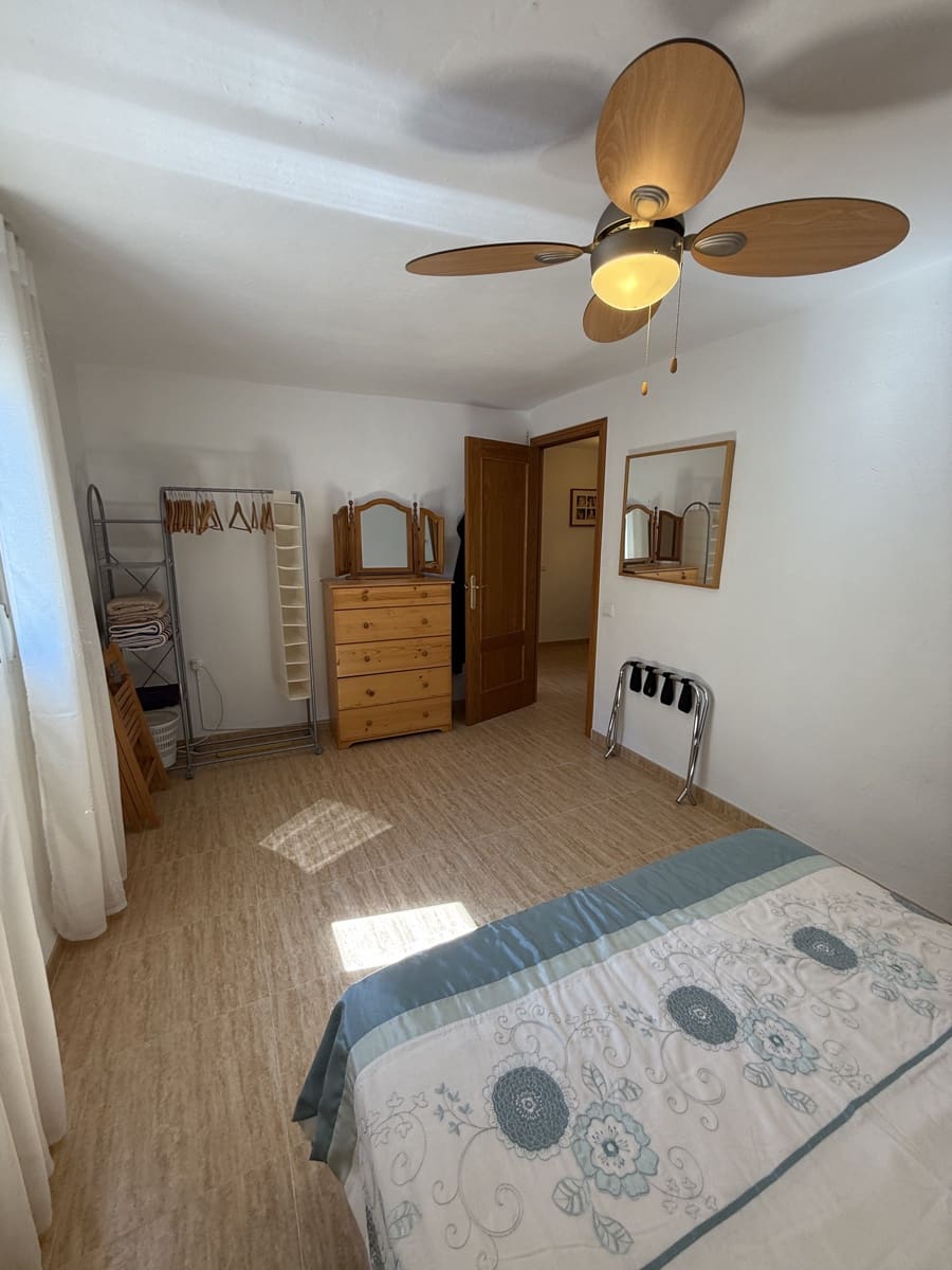 4 bedroom Townhouse for sale in Villanueva de Algaidas with pool garage - € 142,000 (Ref: 9674821)