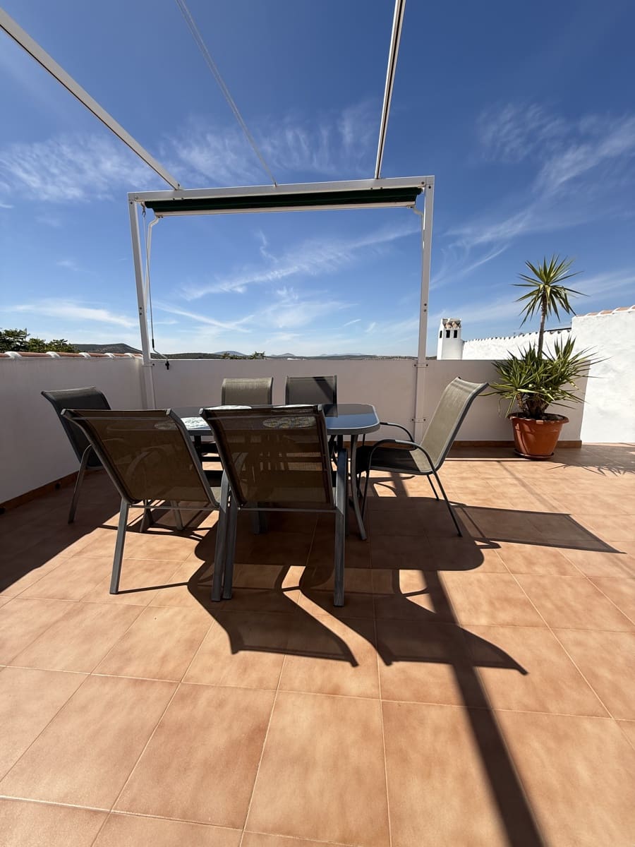 4 bedroom Townhouse for sale in Villanueva de Algaidas with pool garage - € 142,000 (Ref: 9674821)