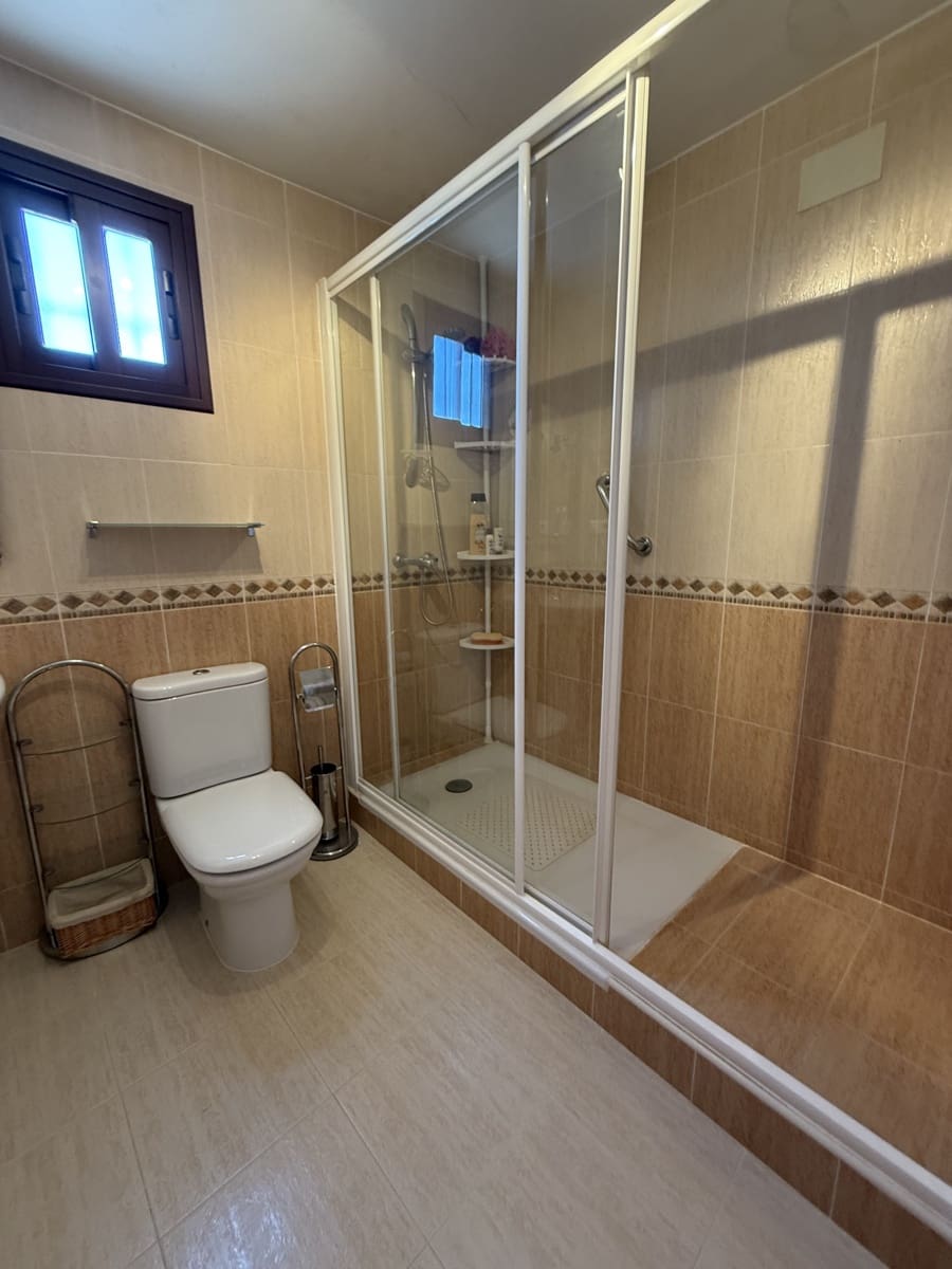 4 bedroom Townhouse for sale in Villanueva de Algaidas with pool garage - € 142,000 (Ref: 9674821)