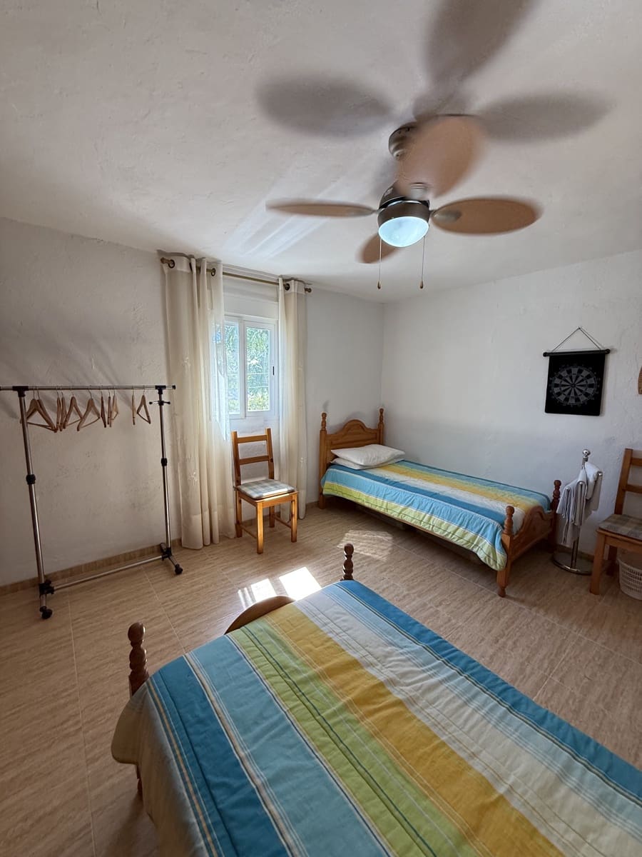 4 bedroom Townhouse for sale in Villanueva de Algaidas with pool garage - € 142,000 (Ref: 9674821)