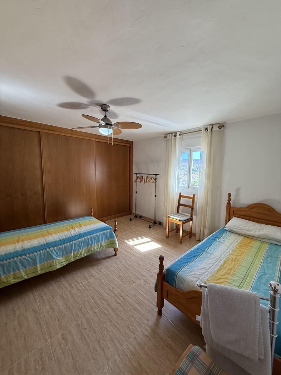 4 bedroom Townhouse for sale in Villanueva de Algaidas with pool garage - € 142,000 (Ref: 9674821)