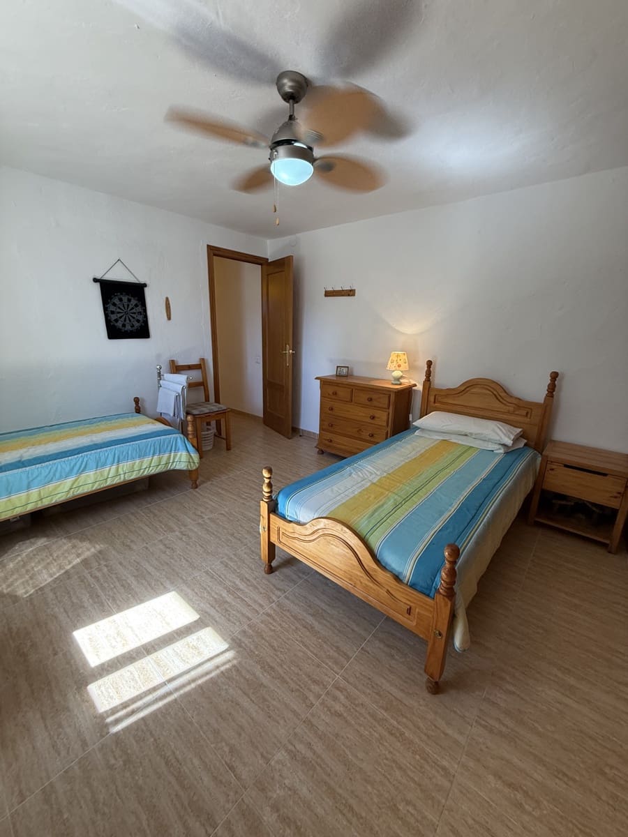 4 bedroom Townhouse for sale in Villanueva de Algaidas with pool garage - € 142,000 (Ref: 9674821)