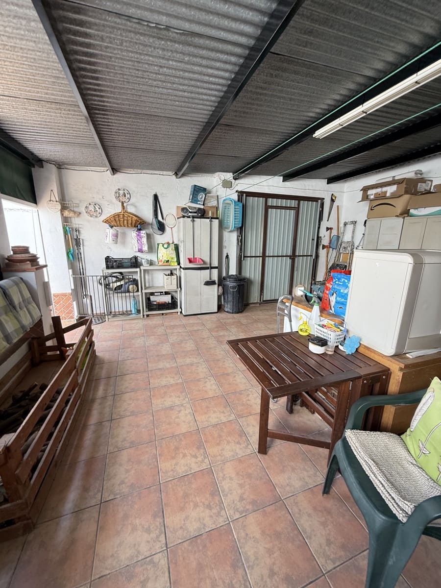 4 bedroom Townhouse for sale in Villanueva de Algaidas with pool garage - € 142,000 (Ref: 9674821)