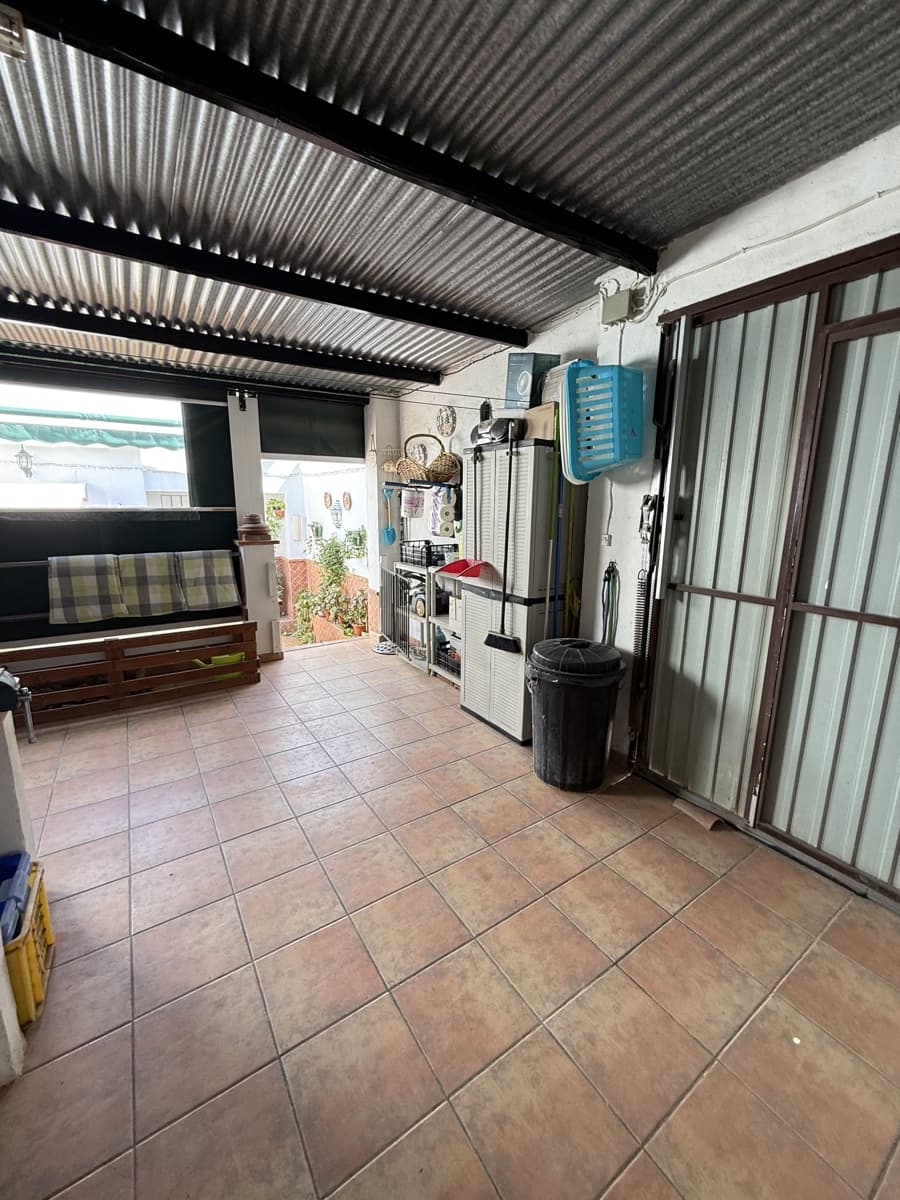 4 bedroom Townhouse for sale in Villanueva de Algaidas with pool garage - € 142,000 (Ref: 9674821)