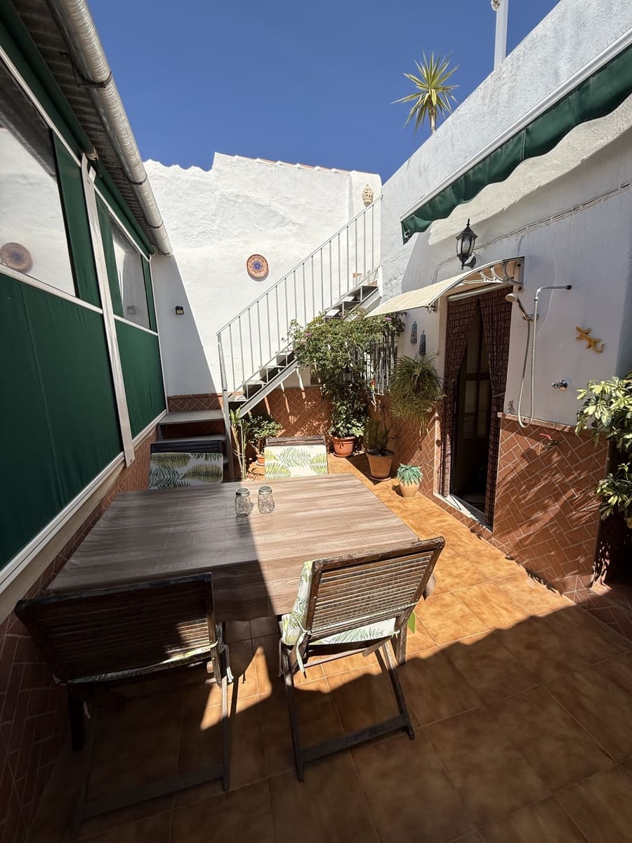 4 bedroom Townhouse for sale in Villanueva de Algaidas with pool garage - € 142,000 (Ref: 9674821)