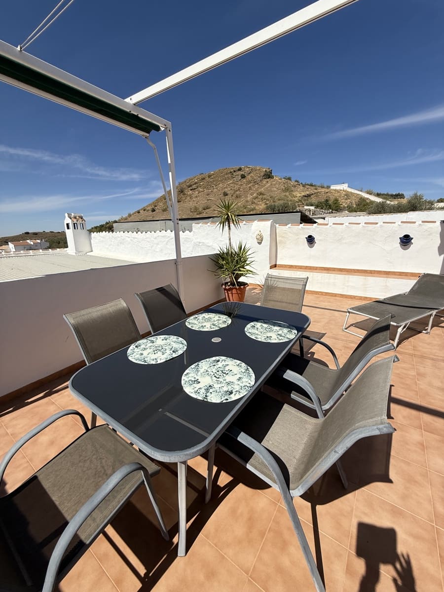 4 bedroom Townhouse for sale in Villanueva de Algaidas with pool garage - € 142,000 (Ref: 9674821)