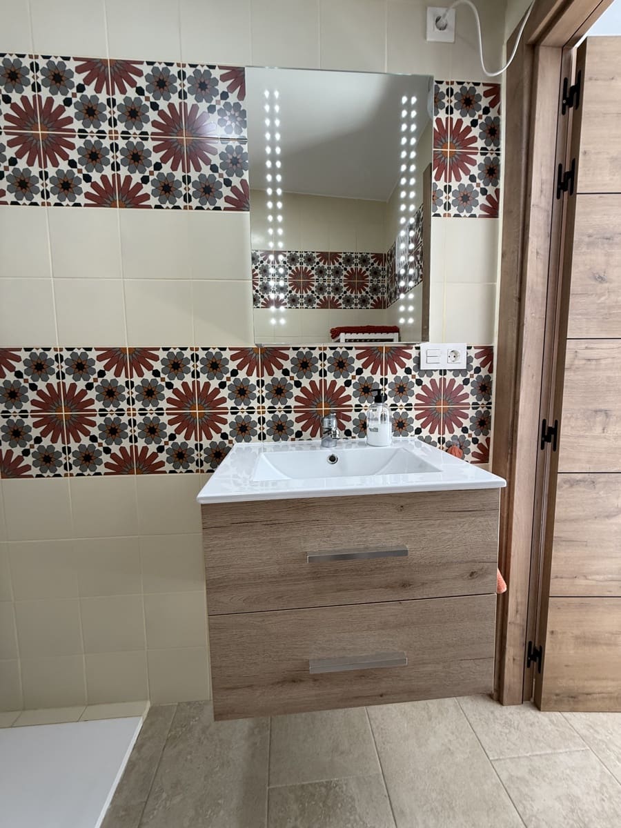 3 bedroom Townhouse for sale in Villanueva del Trabuco with pool garage - € 137,500 (Ref: 9674823)