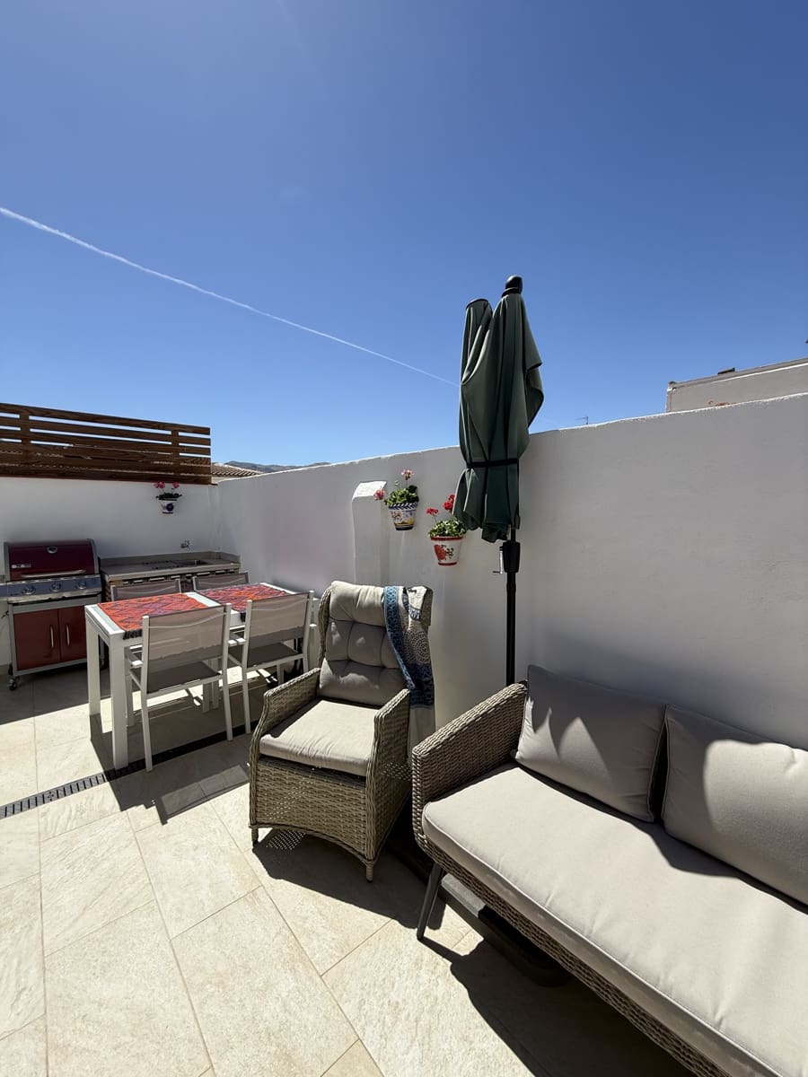 3 bedroom Townhouse for sale in Villanueva del Trabuco with pool garage - € 137,500 (Ref: 9674823)