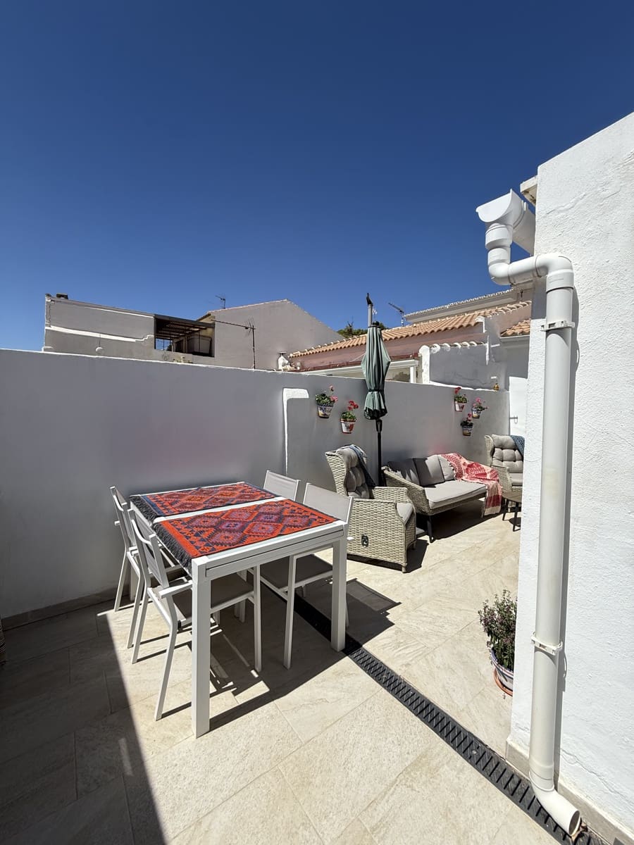 3 bedroom Townhouse for sale in Villanueva del Trabuco with pool garage - € 137,500 (Ref: 9674823)