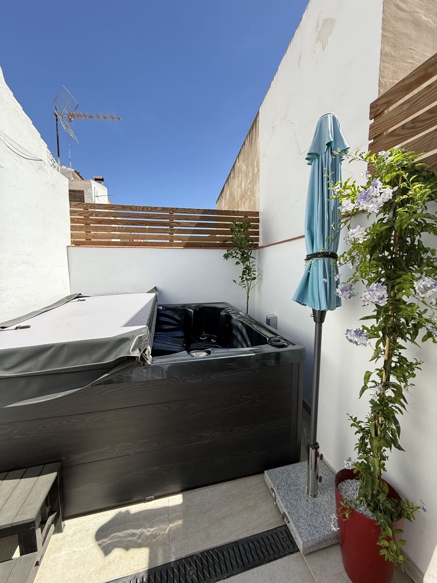 3 bedroom Townhouse for sale in Villanueva del Trabuco with pool garage - € 137,500 (Ref: 9674823)
