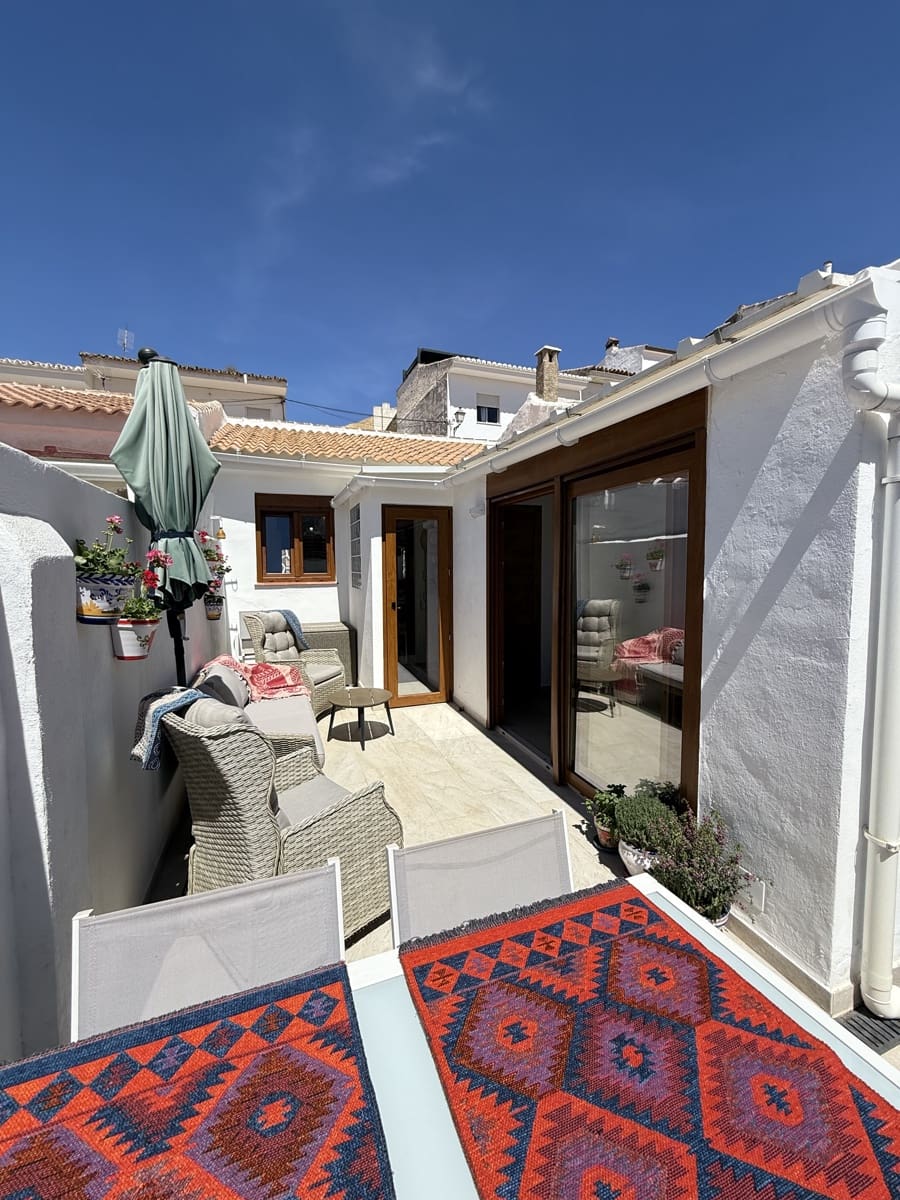 3 bedroom Townhouse for sale in Villanueva del Trabuco with pool garage - € 137,500 (Ref: 9674823)