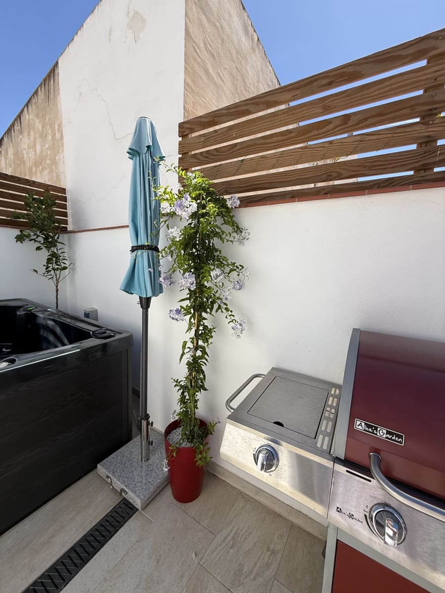 3 bedroom Townhouse for sale in Villanueva del Trabuco with pool garage - € 137,500 (Ref: 9674823)