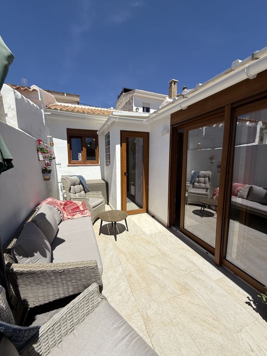 3 bedroom Townhouse for sale in Villanueva del Trabuco with pool garage - € 137,500 (Ref: 9674823)