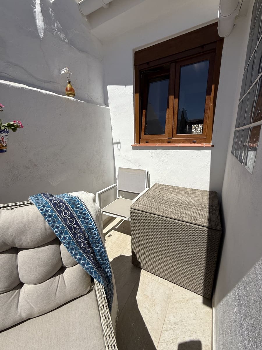 3 bedroom Townhouse for sale in Villanueva del Trabuco with pool garage - € 137,500 (Ref: 9674823)