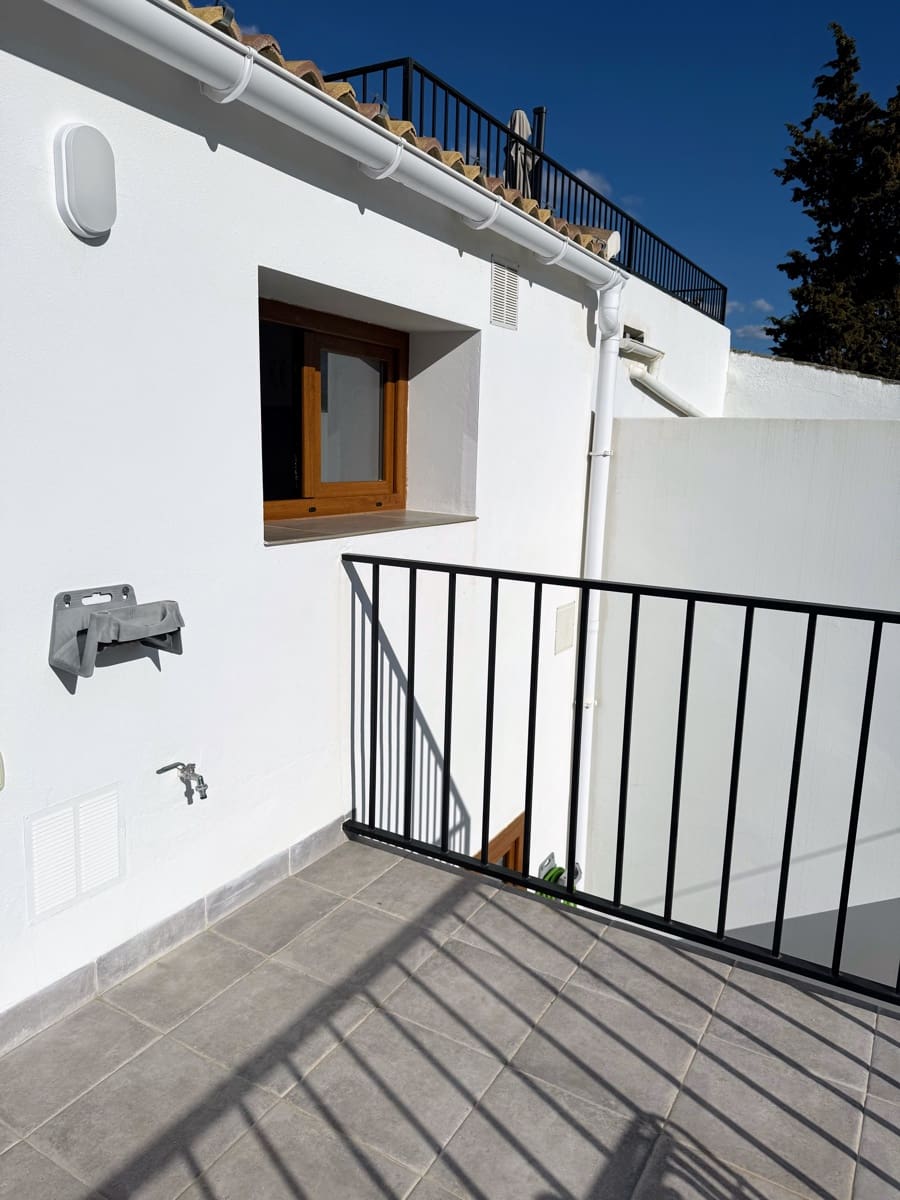 2 slaapkamer Finca/Landhuis te koop in Villanueva del Rosario met zwembad garage - € 119.000 (Ref: 9674825)