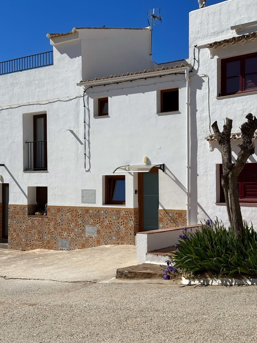 2 slaapkamer Finca/Landhuis te koop in Villanueva del Rosario met zwembad garage - € 119.000 (Ref: 9674825)