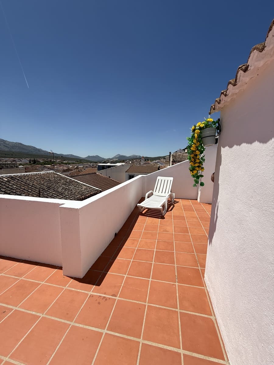 4 bedroom Townhouse for sale in Villanueva del Trabuco with pool garage - € 124,995 (Ref: 9674826)
