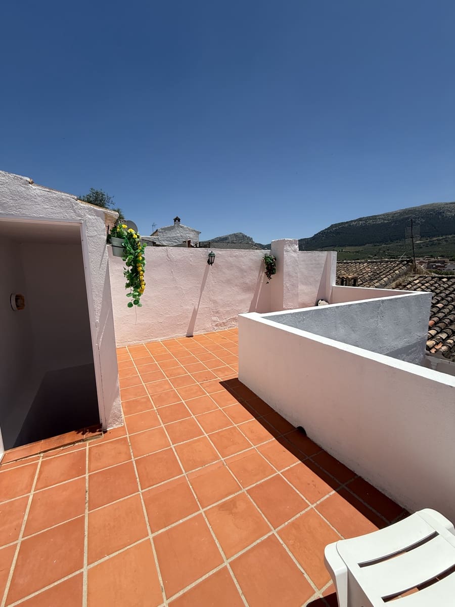 4 bedroom Townhouse for sale in Villanueva del Trabuco with pool garage - € 124,995 (Ref: 9674826)