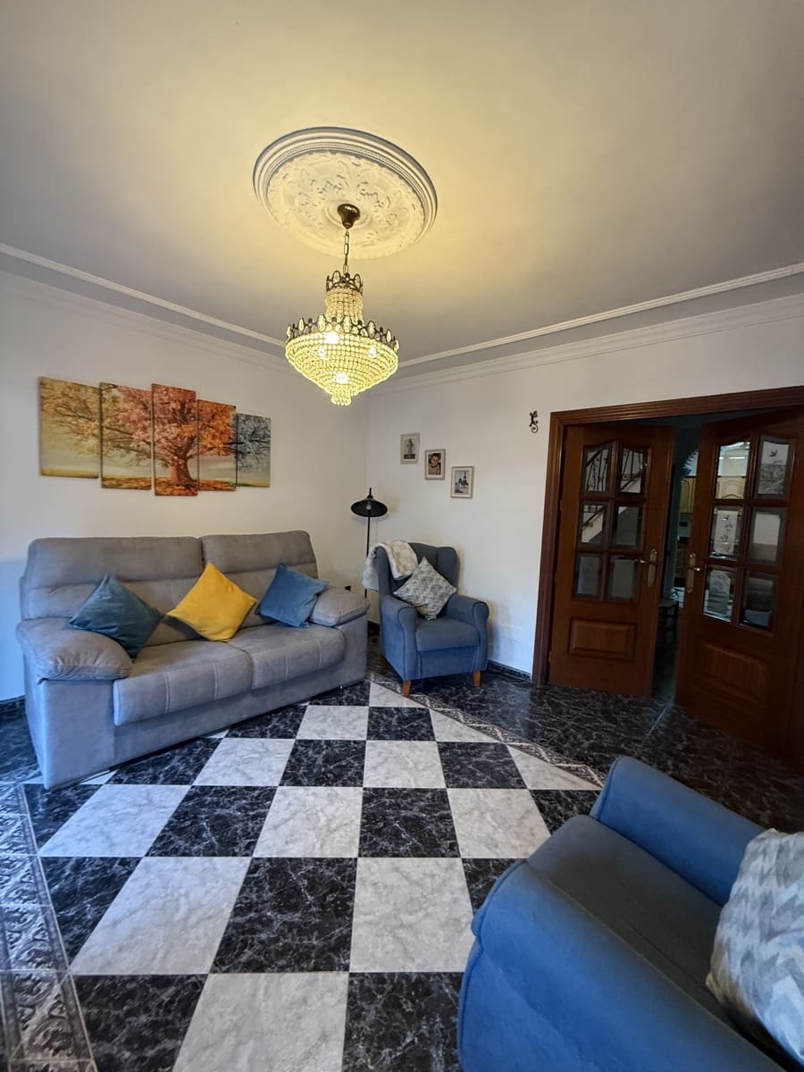 4 bedroom Townhouse for sale in Villanueva del Trabuco with pool garage - € 124,995 (Ref: 9674826)