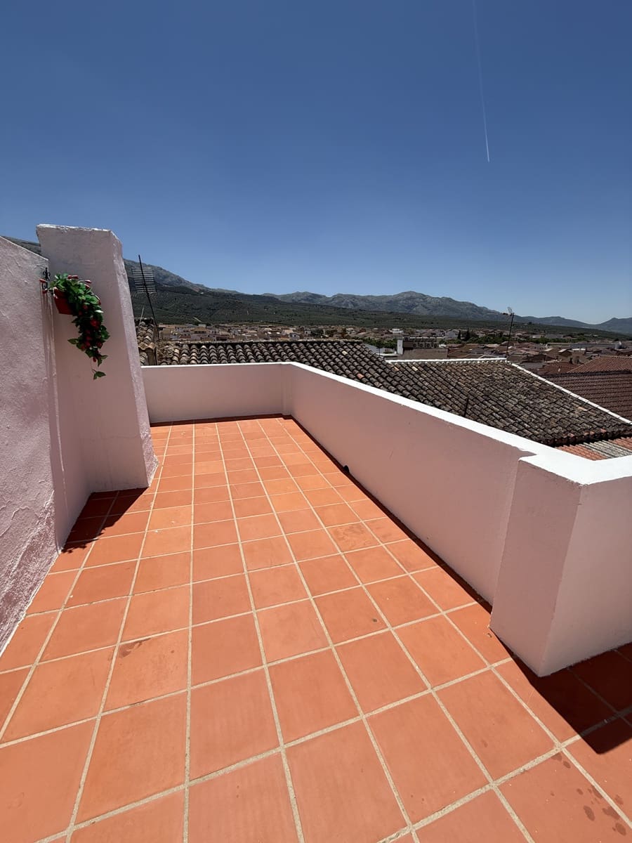 4 bedroom Townhouse for sale in Villanueva del Trabuco with pool garage - € 124,995 (Ref: 9674826)