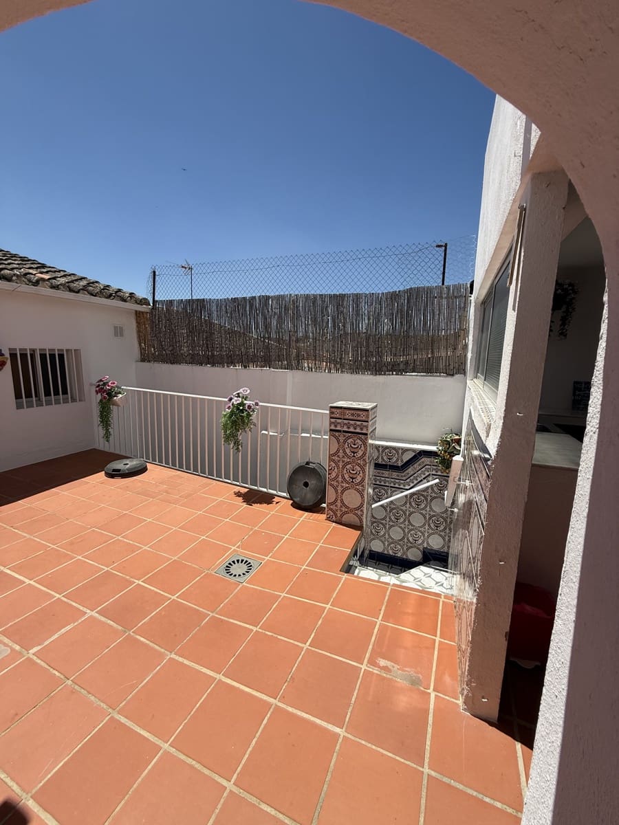 Casa de 4 habitaciones en Villanueva del Trabuco en venta con piscina garaje - 124.995 € (Ref: 9674826)