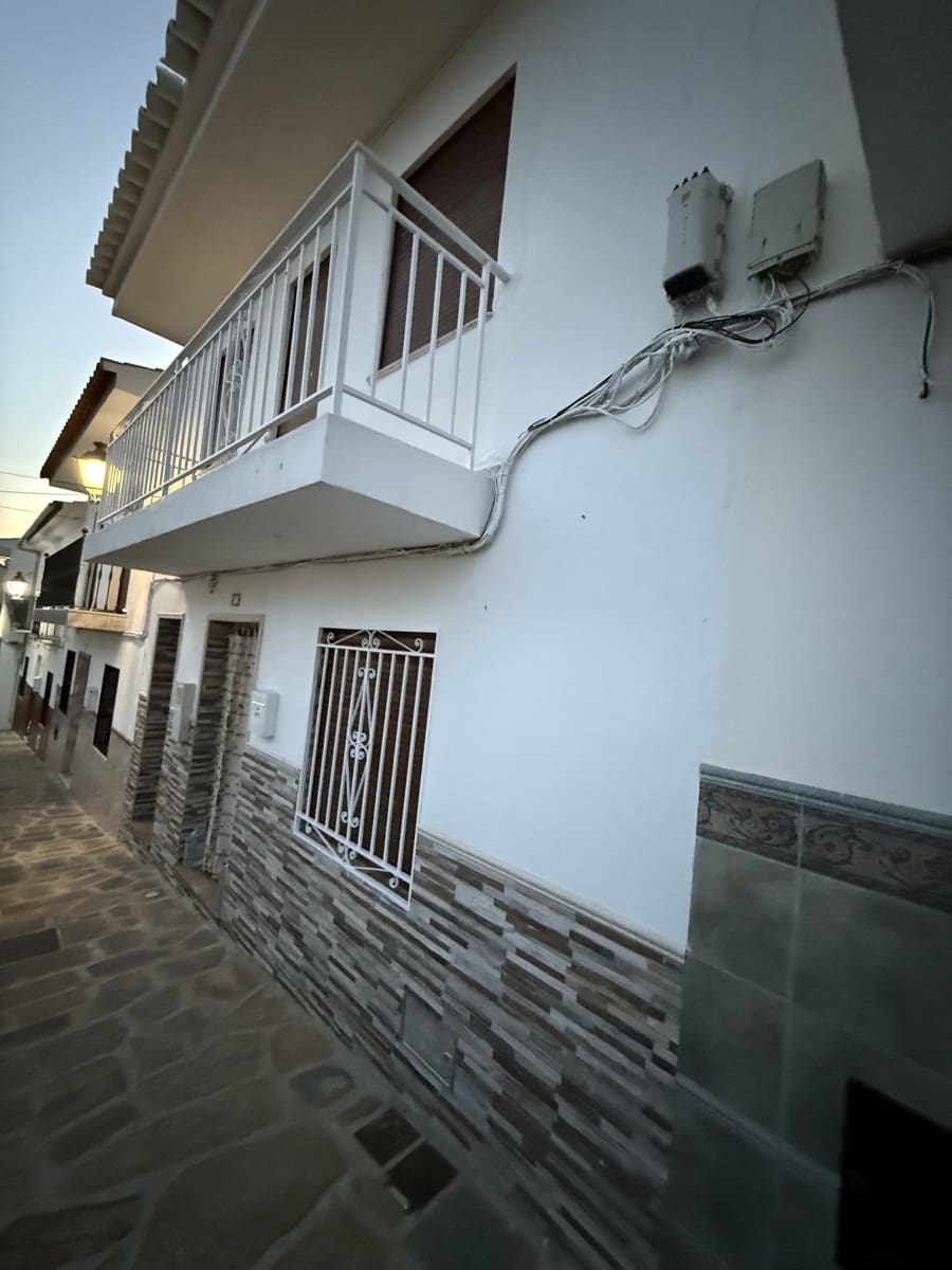 Casa de 4 habitaciones en Villanueva del Trabuco en venta con piscina garaje - 124.995 € (Ref: 9674826)