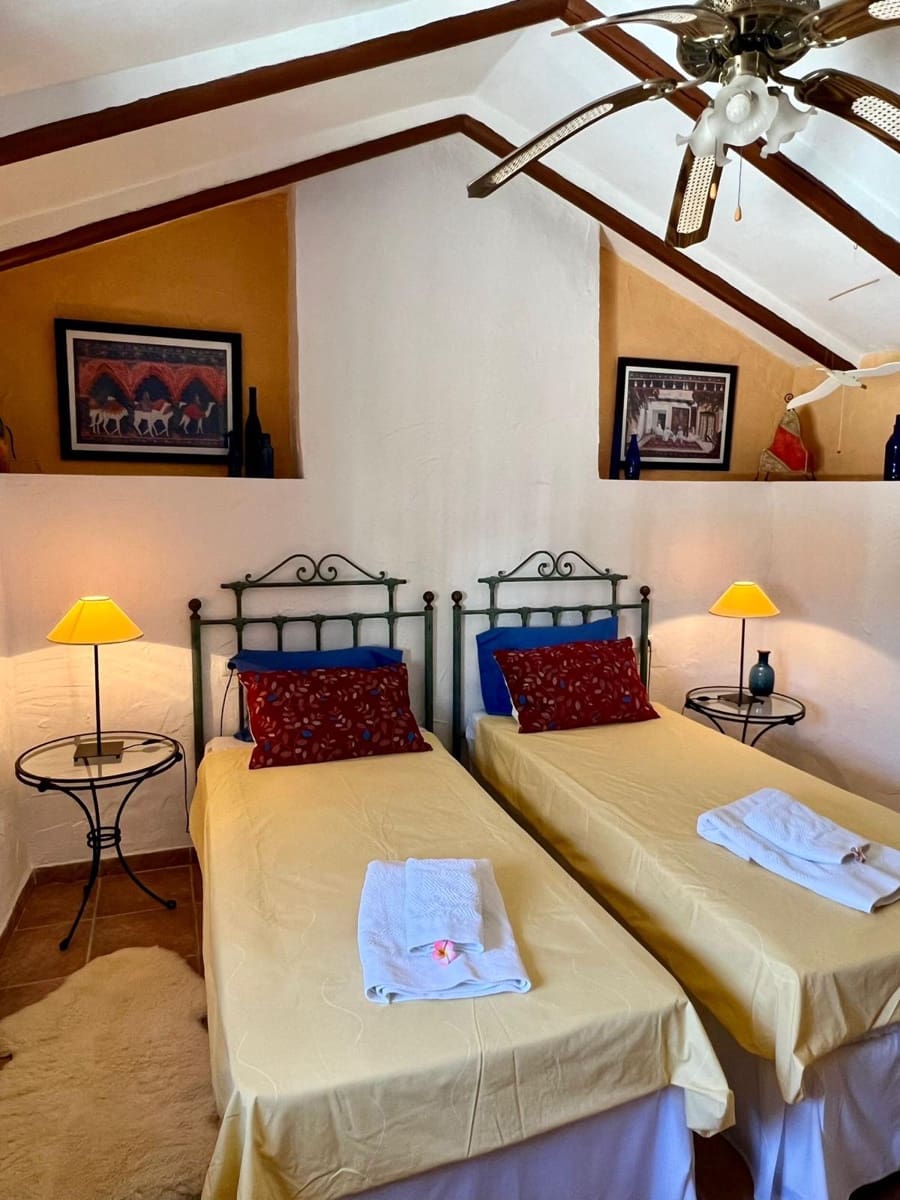 5 Zimmer Finca/Landgut zu verkaufen in Villanueva de Algaidas mit Pool Garage - 299.750 € (Ref: 9674828)