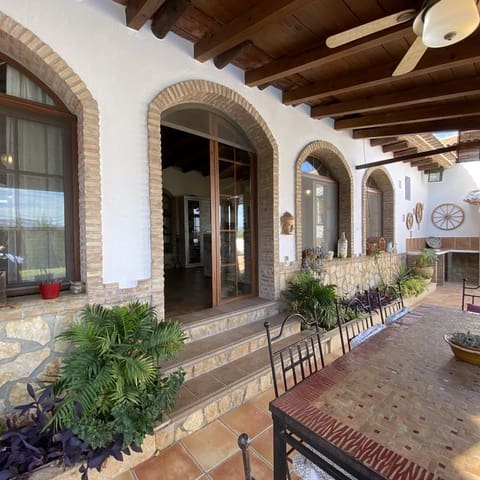 Finca/Casa Rural de 6 habitaciones en Moraleda de Zafayona en venta con piscina garaje - 499.995 € (Ref: 9674829)