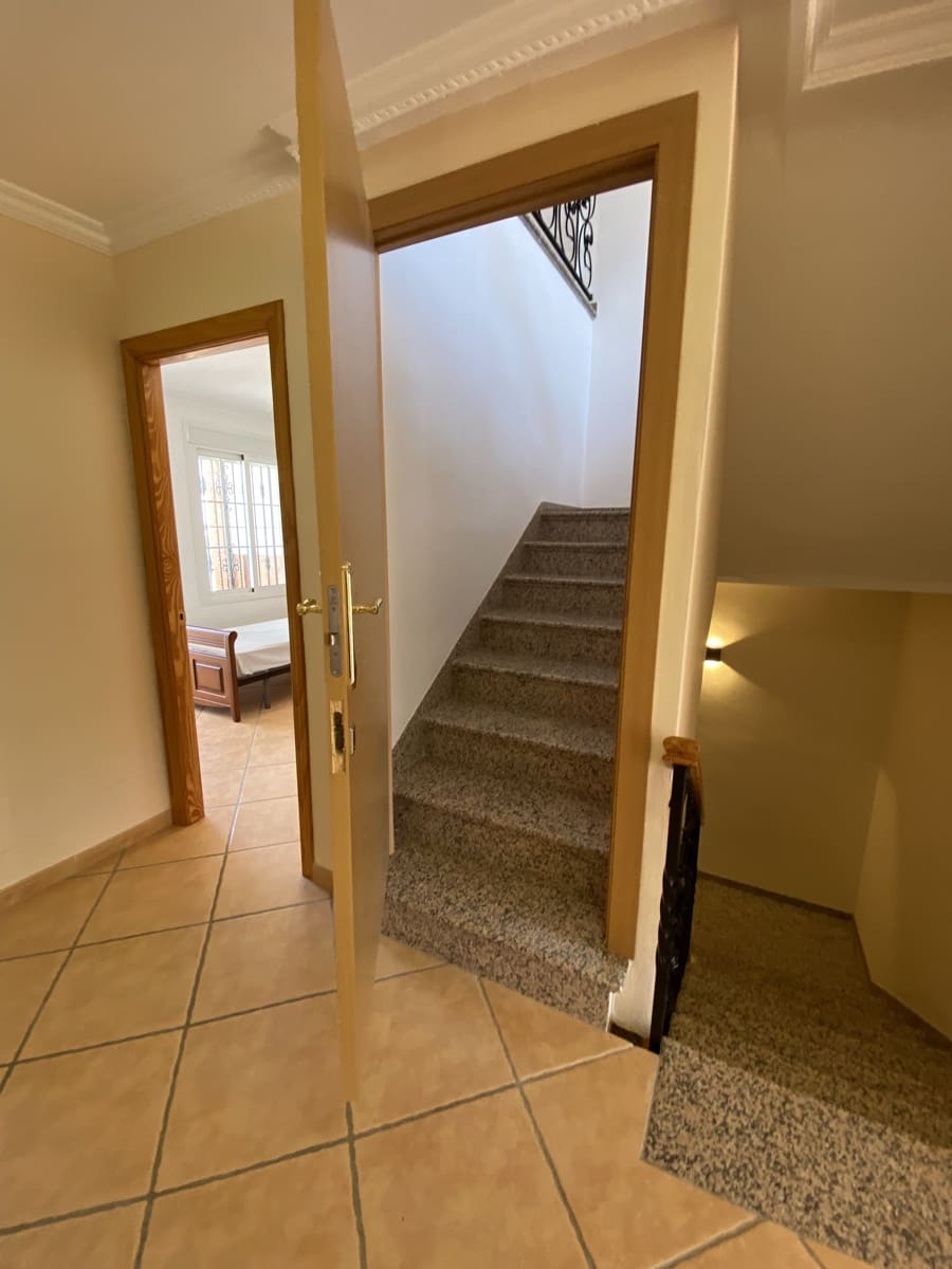 6 bedroom Villa for sale in Villanueva del Trabuco with pool garage - € 305,000 (Ref: 9674830)