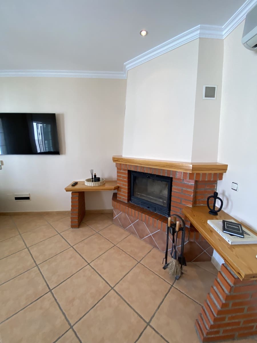 6 bedroom Villa for sale in Villanueva del Trabuco with pool garage - € 305,000 (Ref: 9674830)