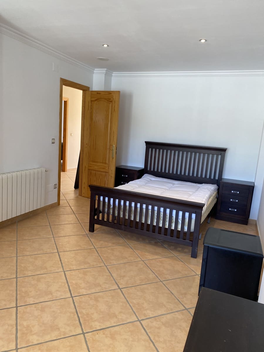 6 bedroom Villa for sale in Villanueva del Trabuco with pool garage - € 305,000 (Ref: 9674830)