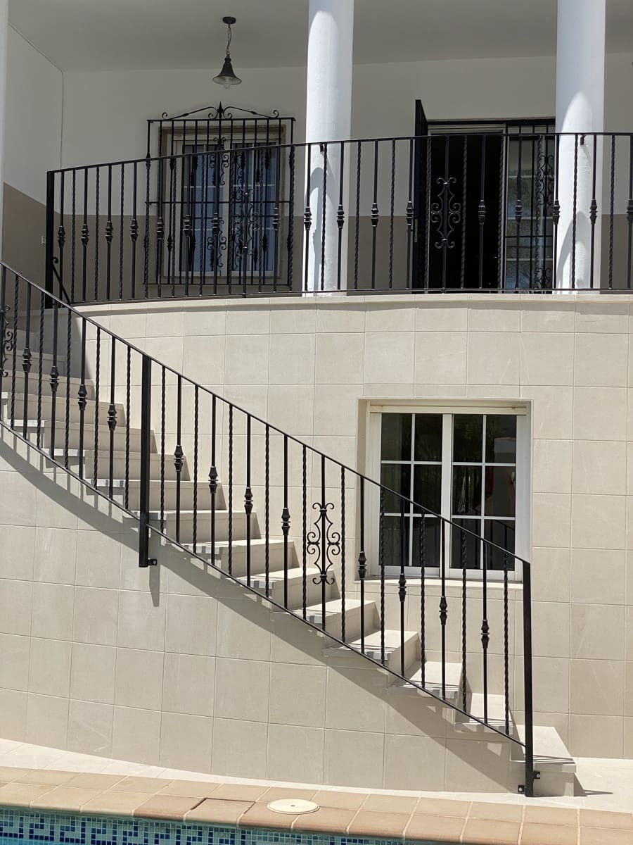 6 bedroom Villa for sale in Villanueva del Trabuco with pool garage - € 305,000 (Ref: 9674830)