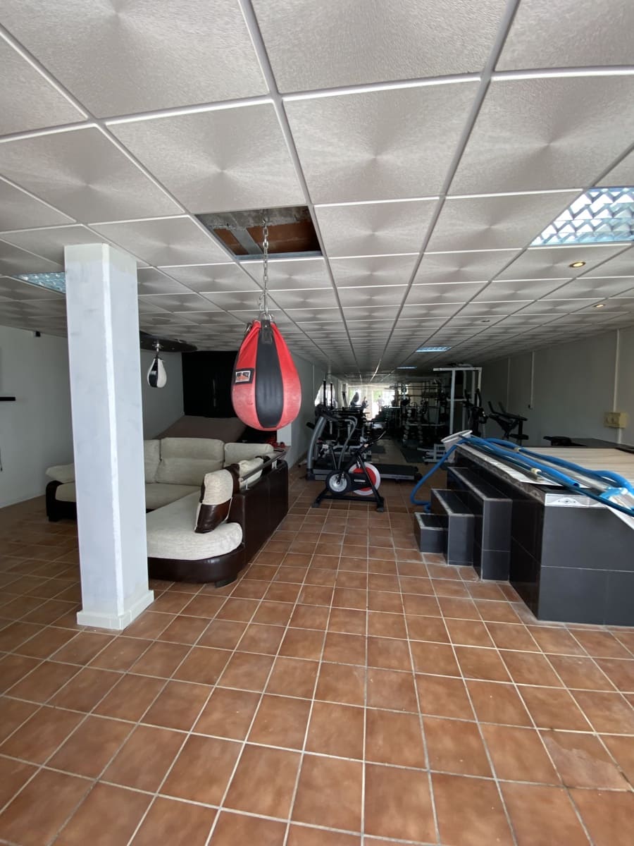 6 bedroom Villa for sale in Villanueva del Trabuco with pool garage - € 305,000 (Ref: 9674830)