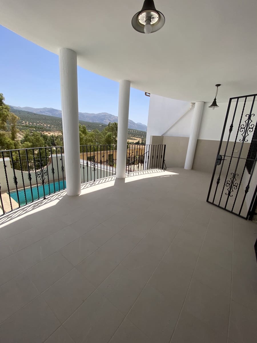 6 soveværelse Villa til salg i Villanueva del Trabuco med swimmingpool garage - € 305.000 (Ref: 9674830)