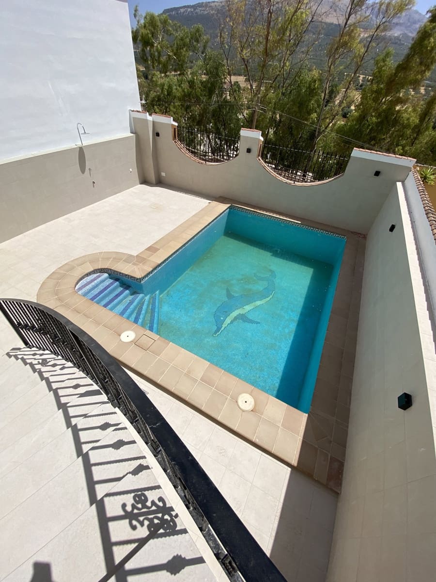 6 soveværelse Villa til salg i Villanueva del Trabuco med swimmingpool garage - € 305.000 (Ref: 9674830)