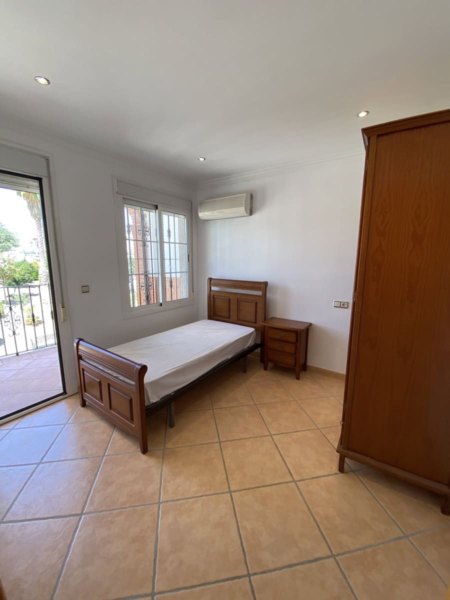 6 soveværelse Villa til salg i Villanueva del Trabuco med swimmingpool garage - € 305.000 (Ref: 9674830)